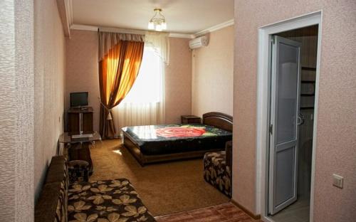 Трехместный люкс с балконом, Гостевой дом "Vegas"