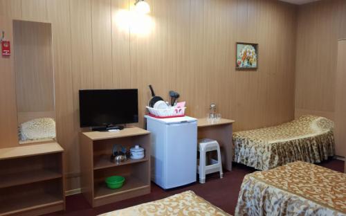 Трехместный полулюкс с общим балконом, Отель "Астон" (корпус 2) Джемете