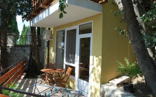 Гостевой дом "Кипарисовый рай" Алупка