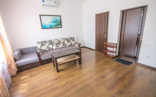 Family Studio (Pool and Garden view, с балконом), Гостевой дом "У Светланы" - Архипо-Осиповка
