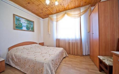 Двухкомнатный номер (до 6-ти мест), Гостиница "Венера 1" - Анапа